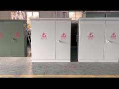 Transformador sumergido en aceite montado en una plataforma de tres fases